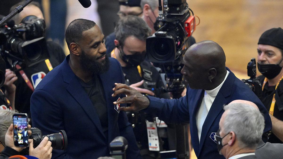 体育-有意思，勒布朗·詹姆斯借迈克尔·乔丹搭档事件调侃球迷