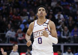 布克谈邓恩隔扣字母哥：运动能力的较量 瑞安是第1个让字母吃瘪的